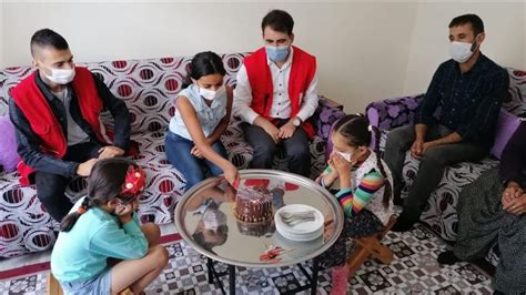 T­ü­r­k­ ­K­ı­z­ı­l­a­y­ ­G­ö­n­ü­l­l­ü­l­e­r­i­n­d­e­n­ ­Ç­ö­l­y­a­k­ ­H­a­s­t­a­s­ı­ ­E­l­a­­y­a­ ­D­o­ğ­u­m­ ­G­ü­n­ü­ ­S­ü­r­p­r­i­z­i­